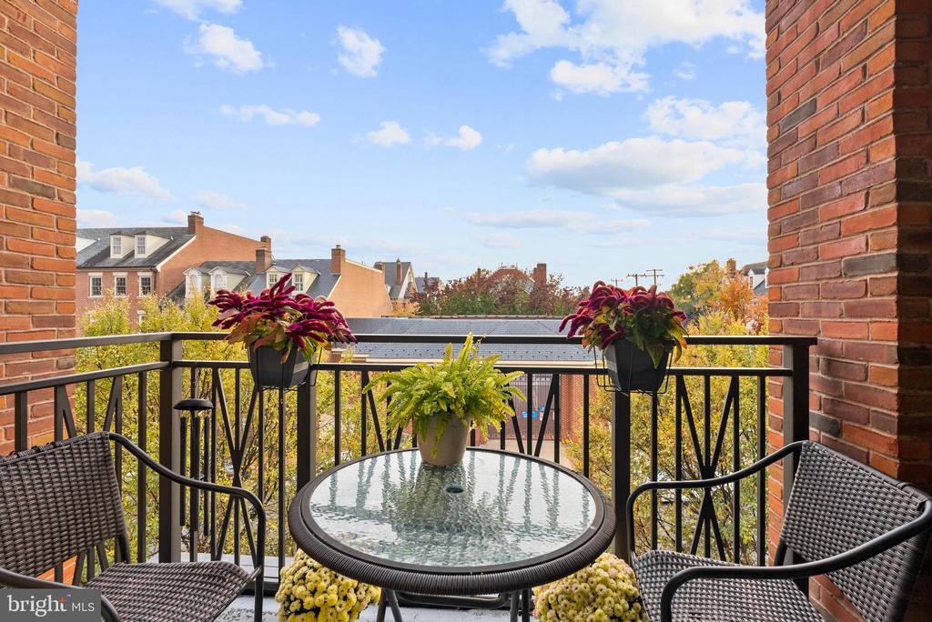22 BAKERS WALK 306