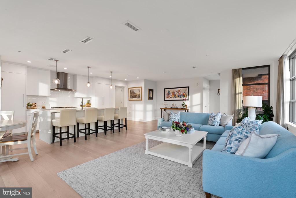 22 BAKERS WALK 306
