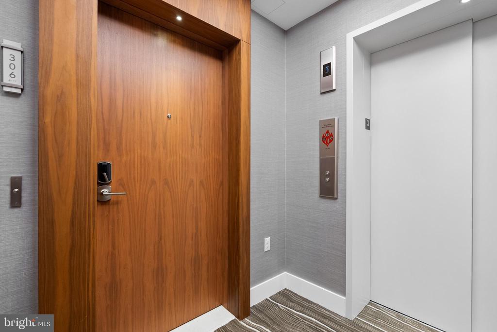 22 BAKERS WALK 306