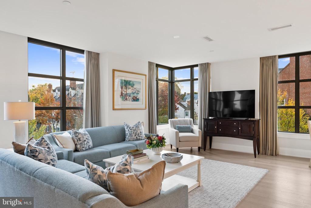 22 BAKERS WALK 306