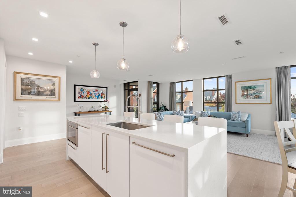 22 BAKERS WALK 306
