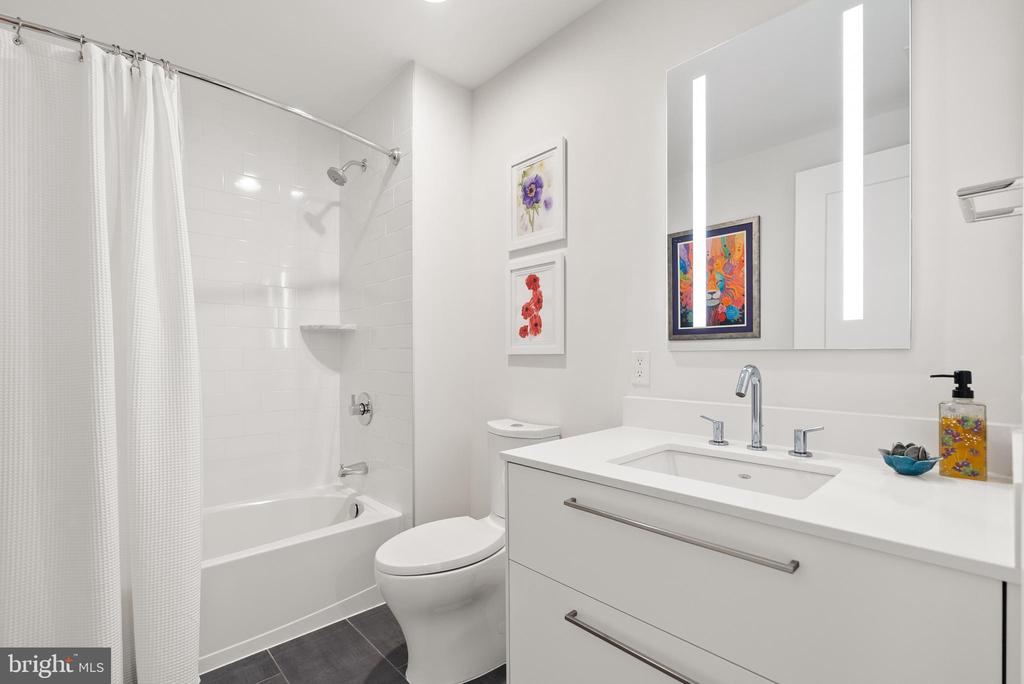 22 BAKERS WALK 306
