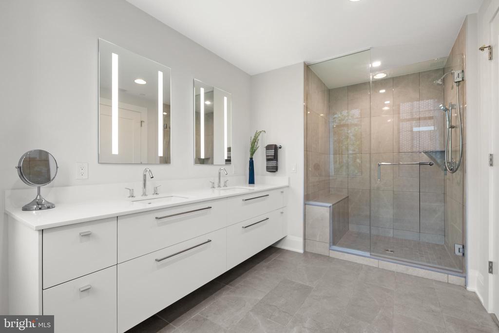 22 BAKERS WALK 306