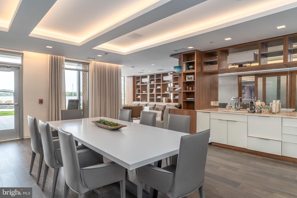 22 BAKERS WALK 306