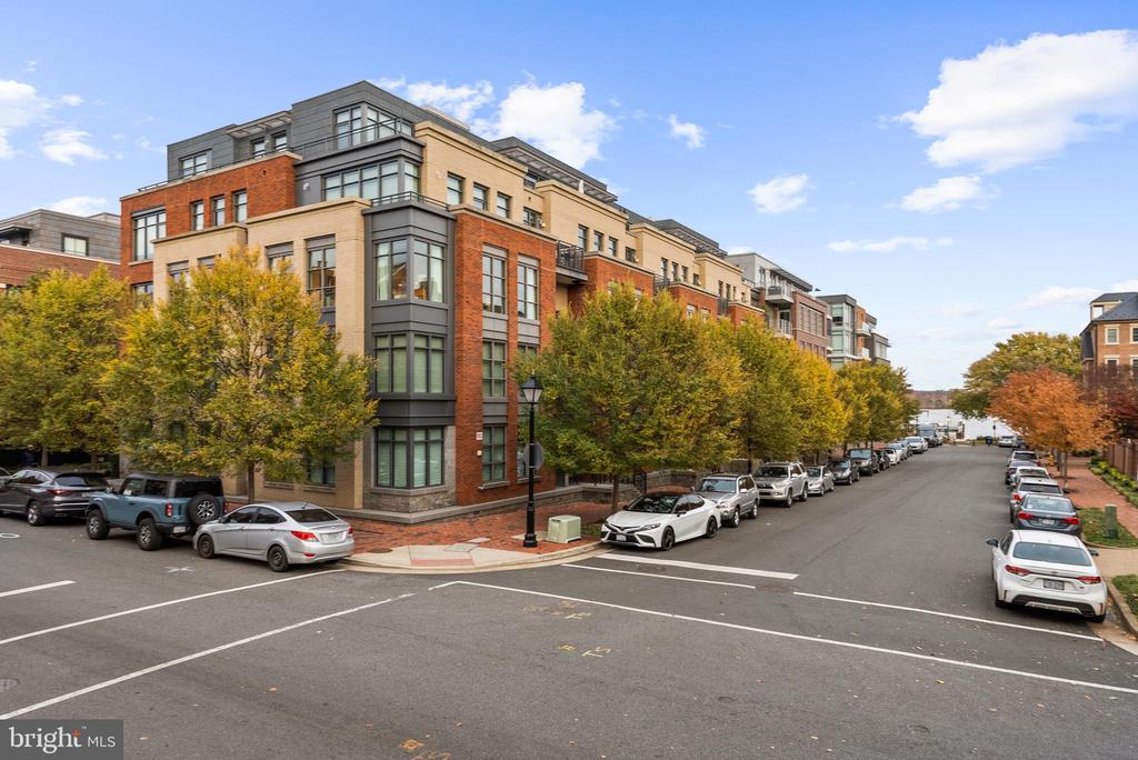 22 BAKERS WALK 306