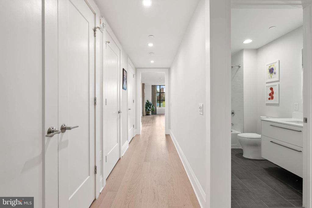 22 BAKERS WALK 306