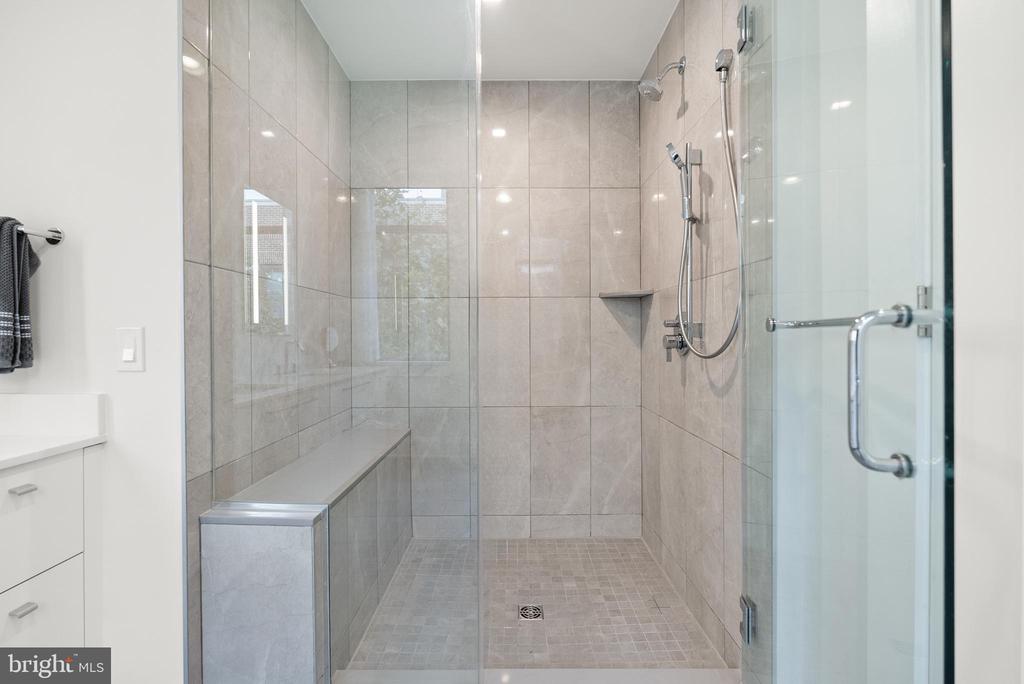 22 BAKERS WALK 306