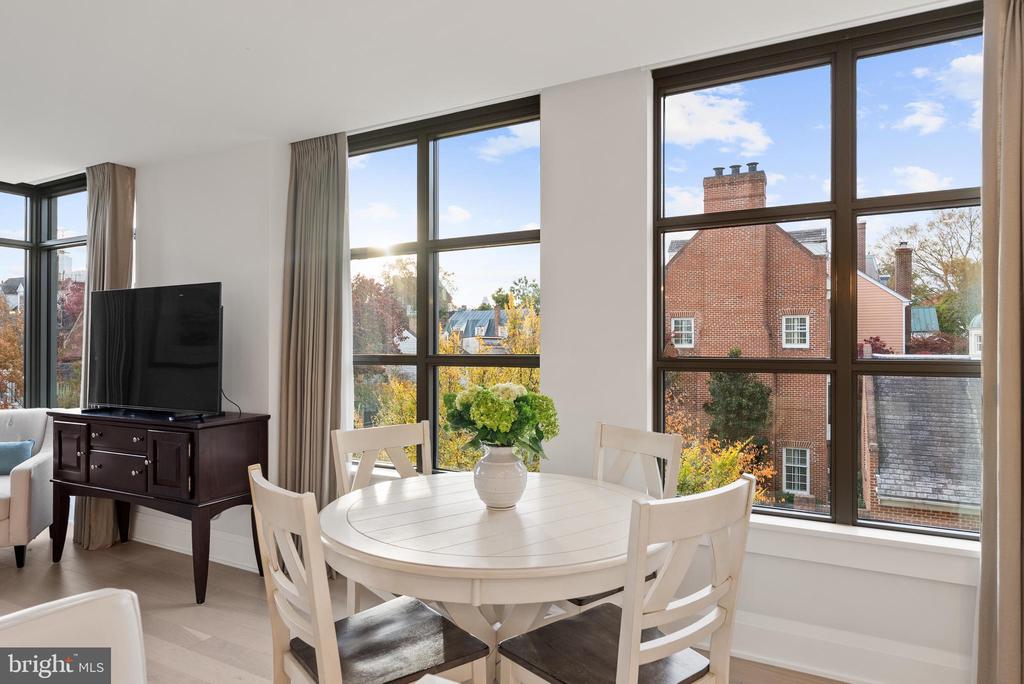 22 BAKERS WALK 306
