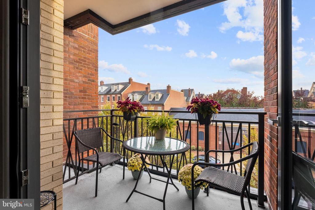 22 BAKERS WALK 306