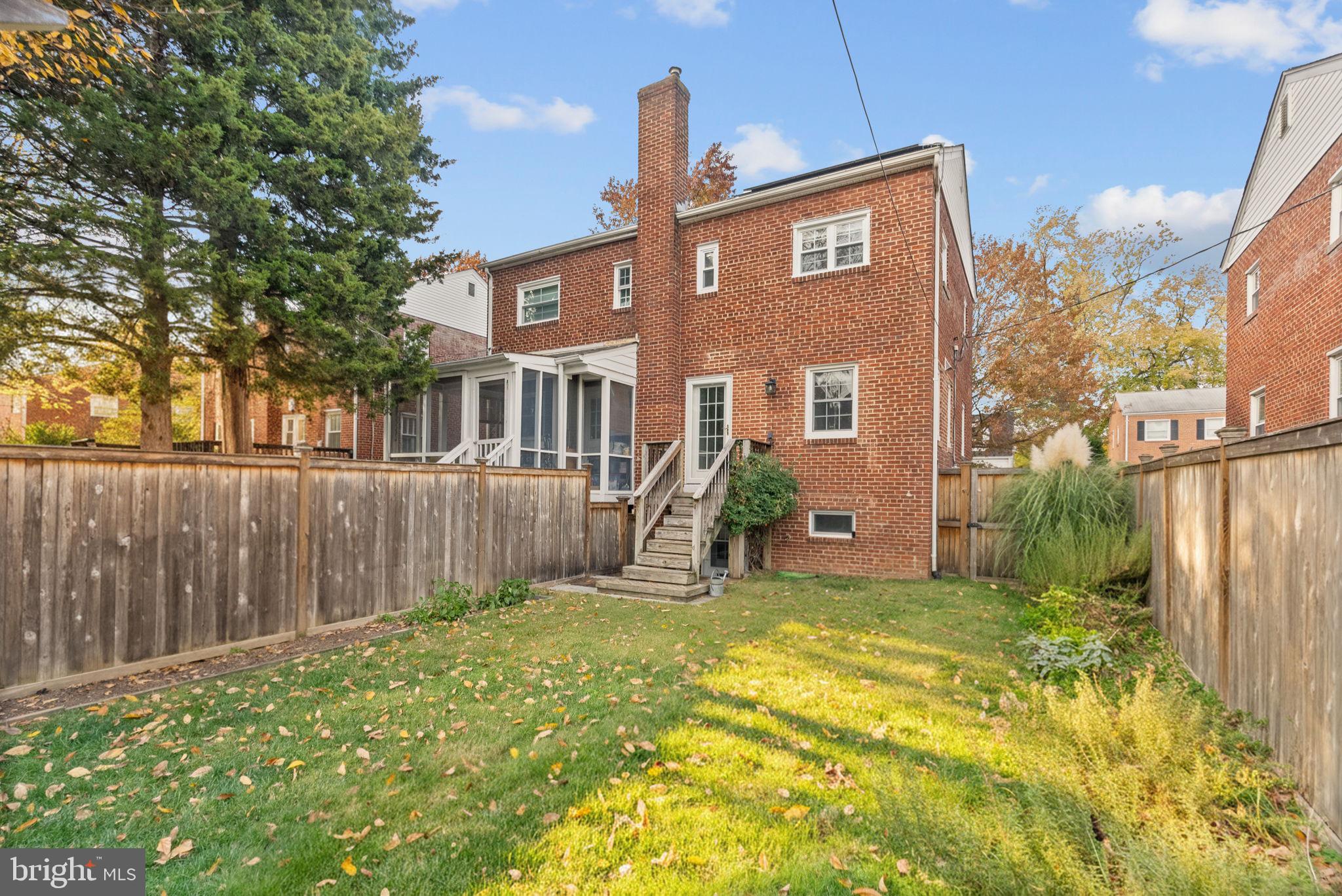 317 E OAK STREET