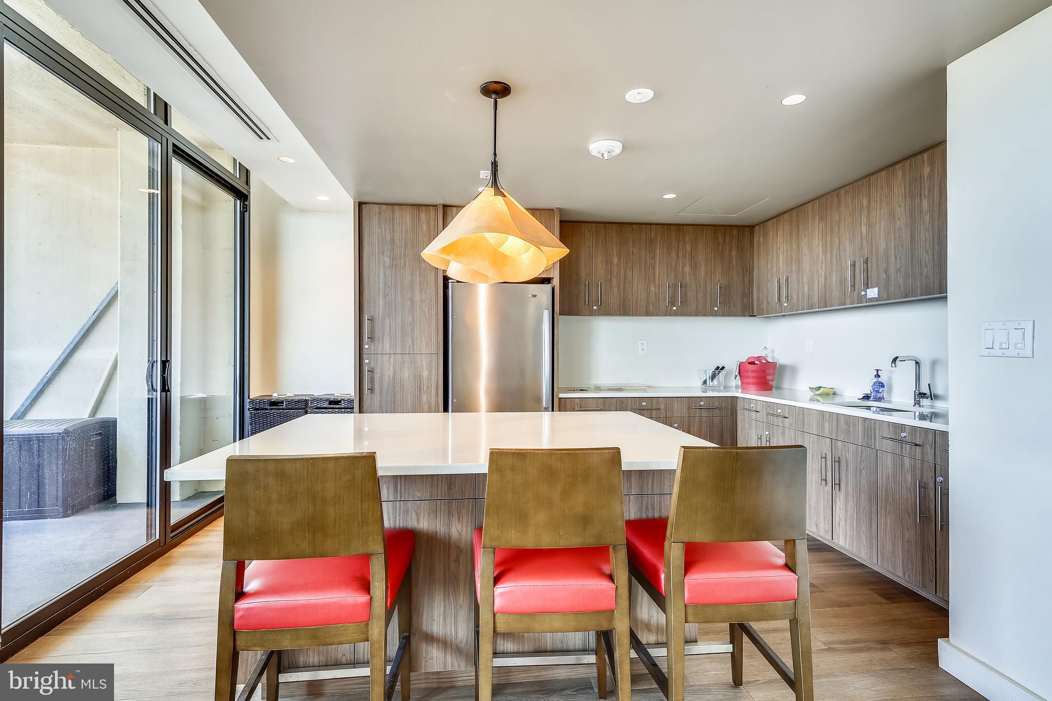 400 MADISON STREET 304