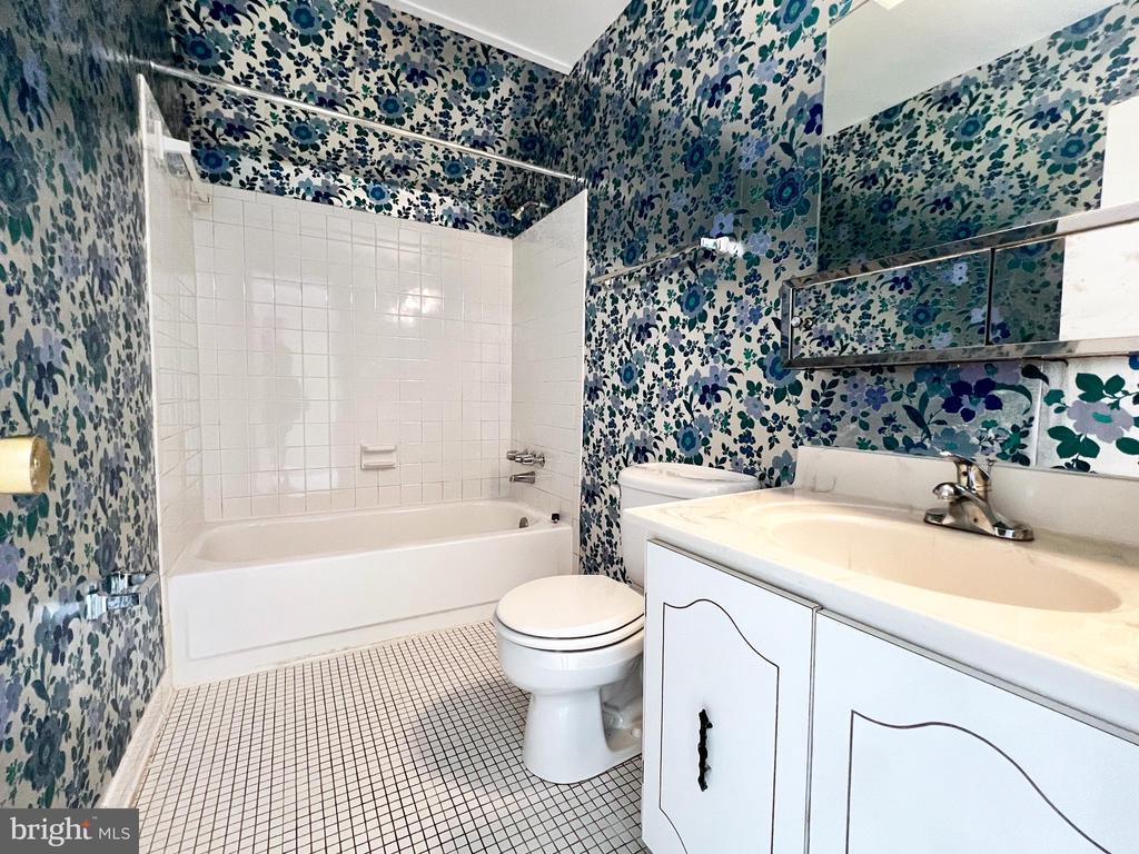 2699 CENTENNIAL COURT
