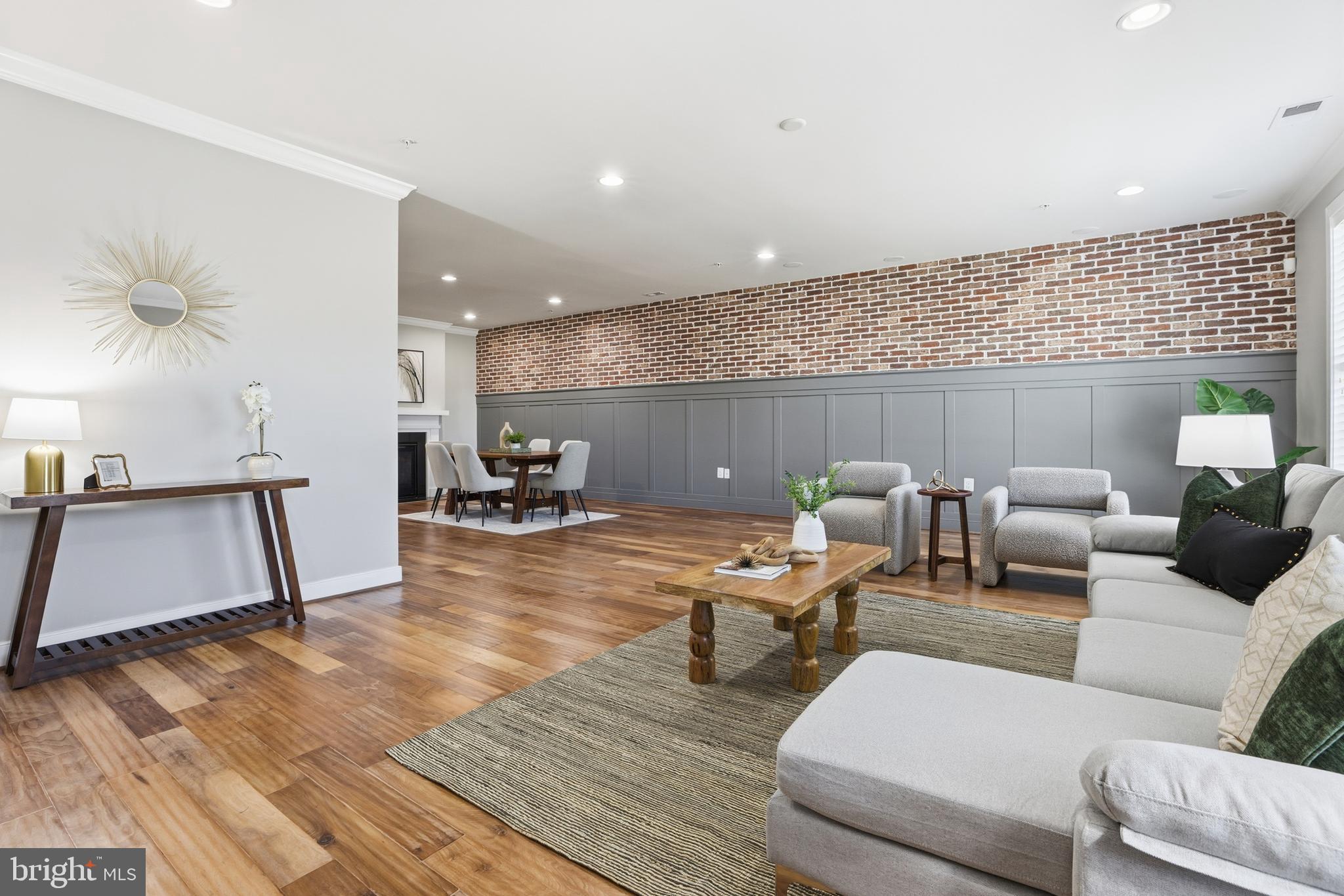 2307 RICHMOND HIGHWAY 102