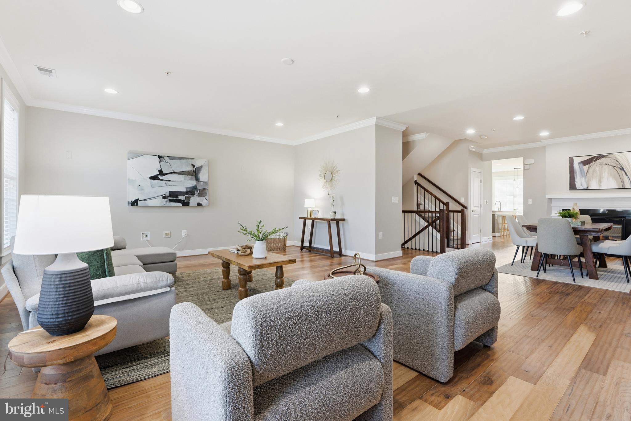 2307 RICHMOND HIGHWAY 102