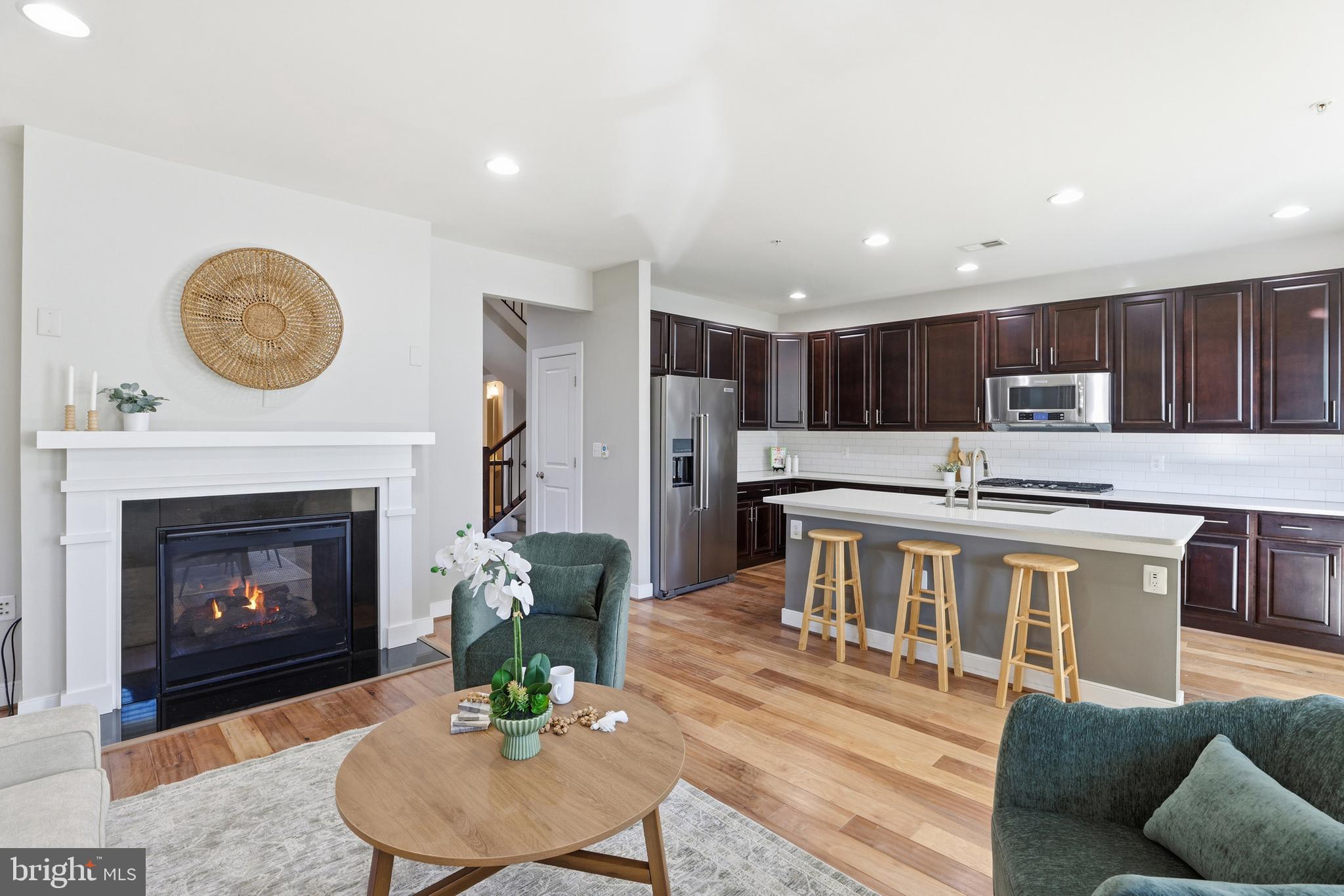 2307 RICHMOND HIGHWAY 102