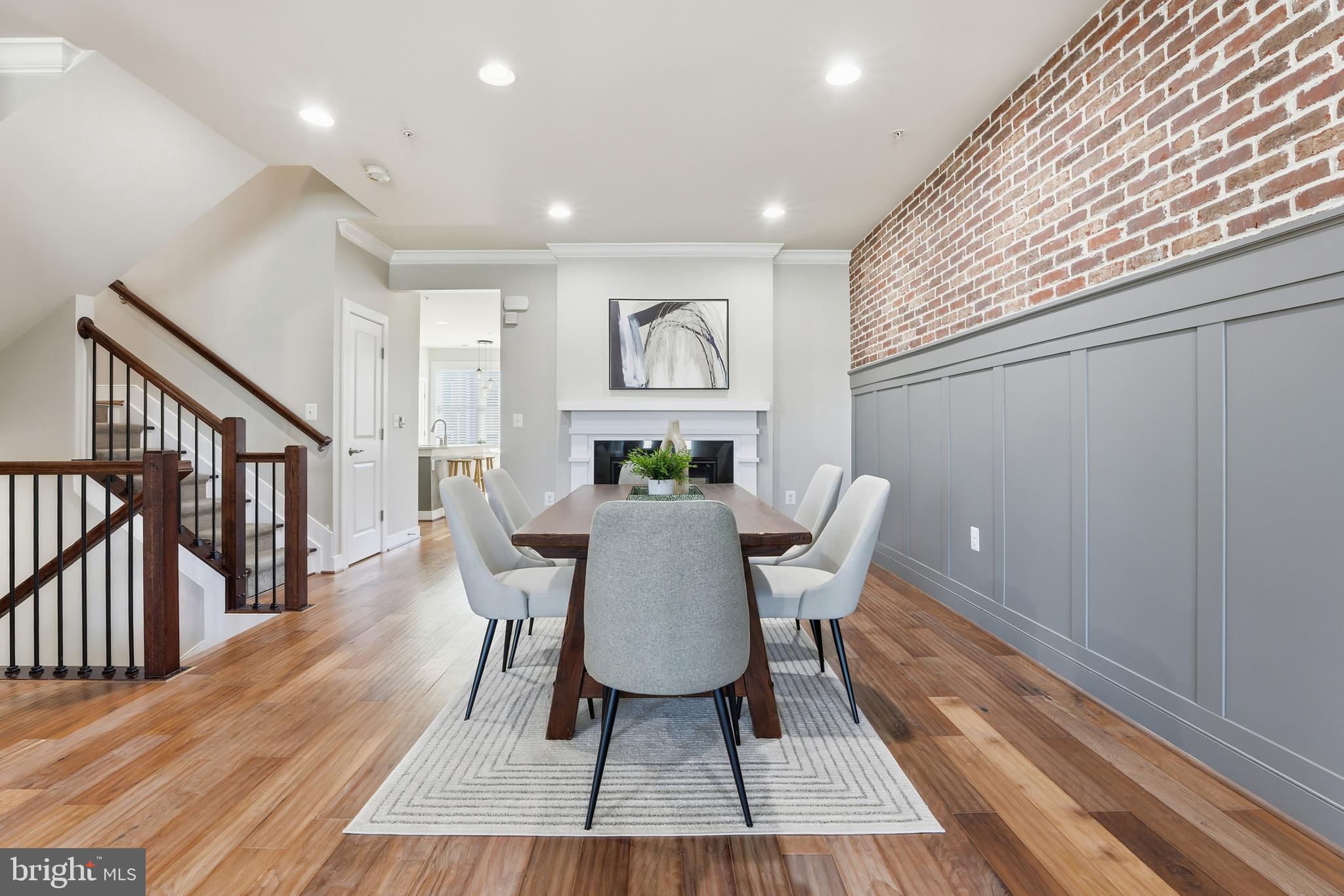 2307 RICHMOND HIGHWAY 102