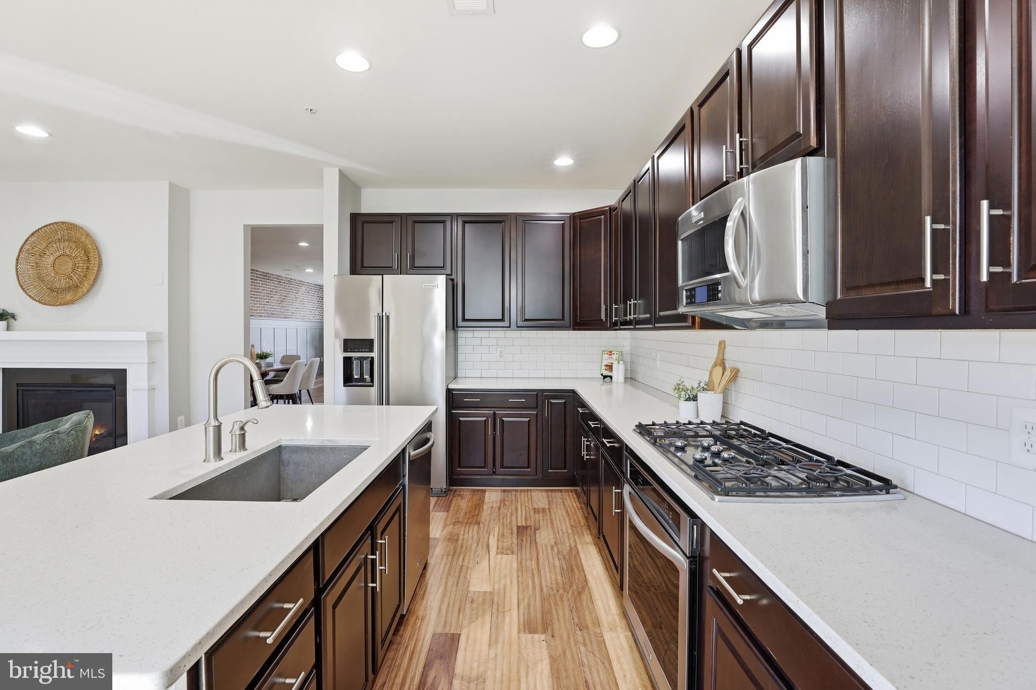 2307 RICHMOND HIGHWAY 102