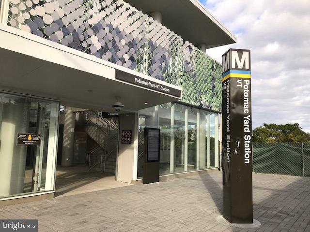 2307 RICHMOND HIGHWAY 102