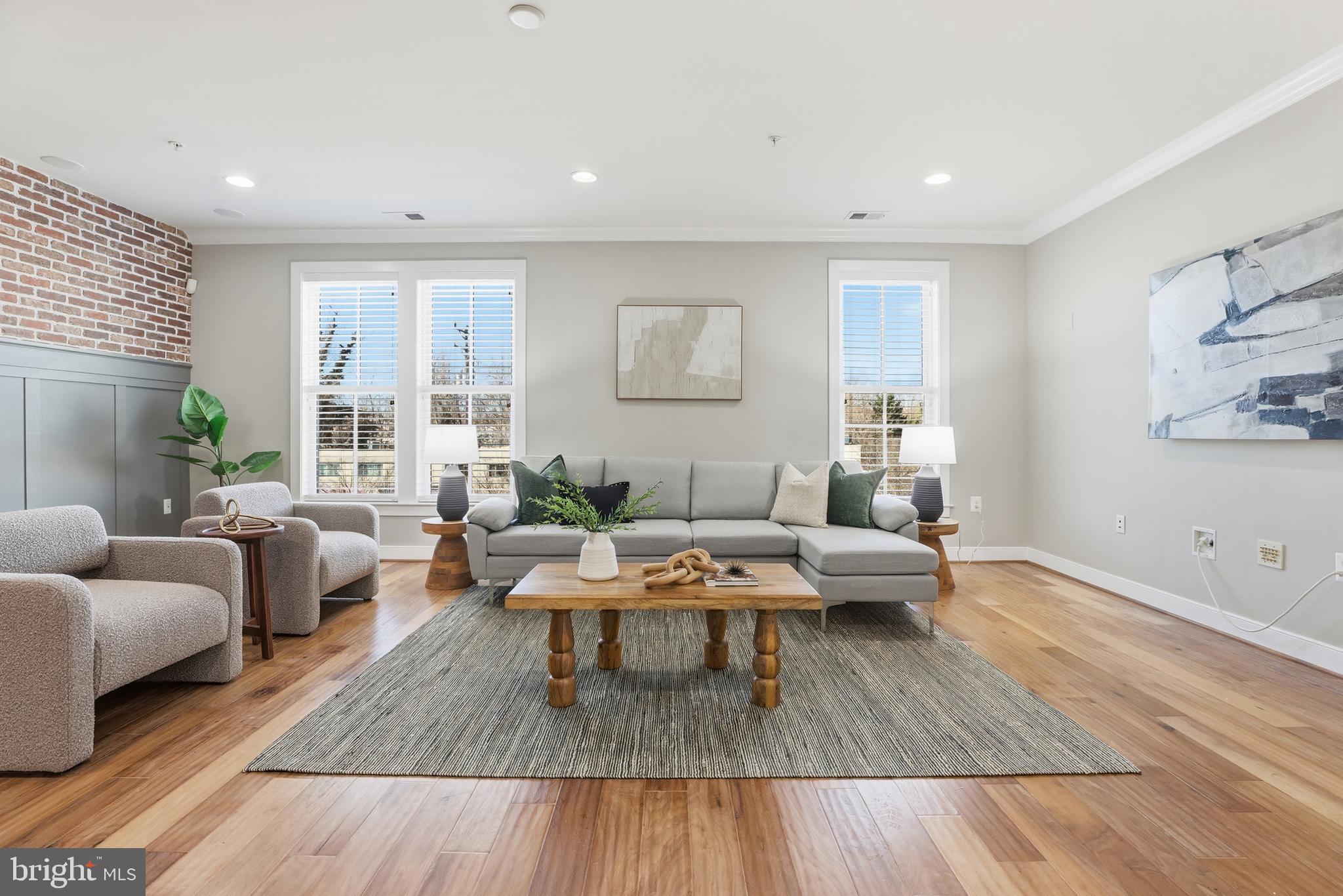 2307 RICHMOND HIGHWAY 102