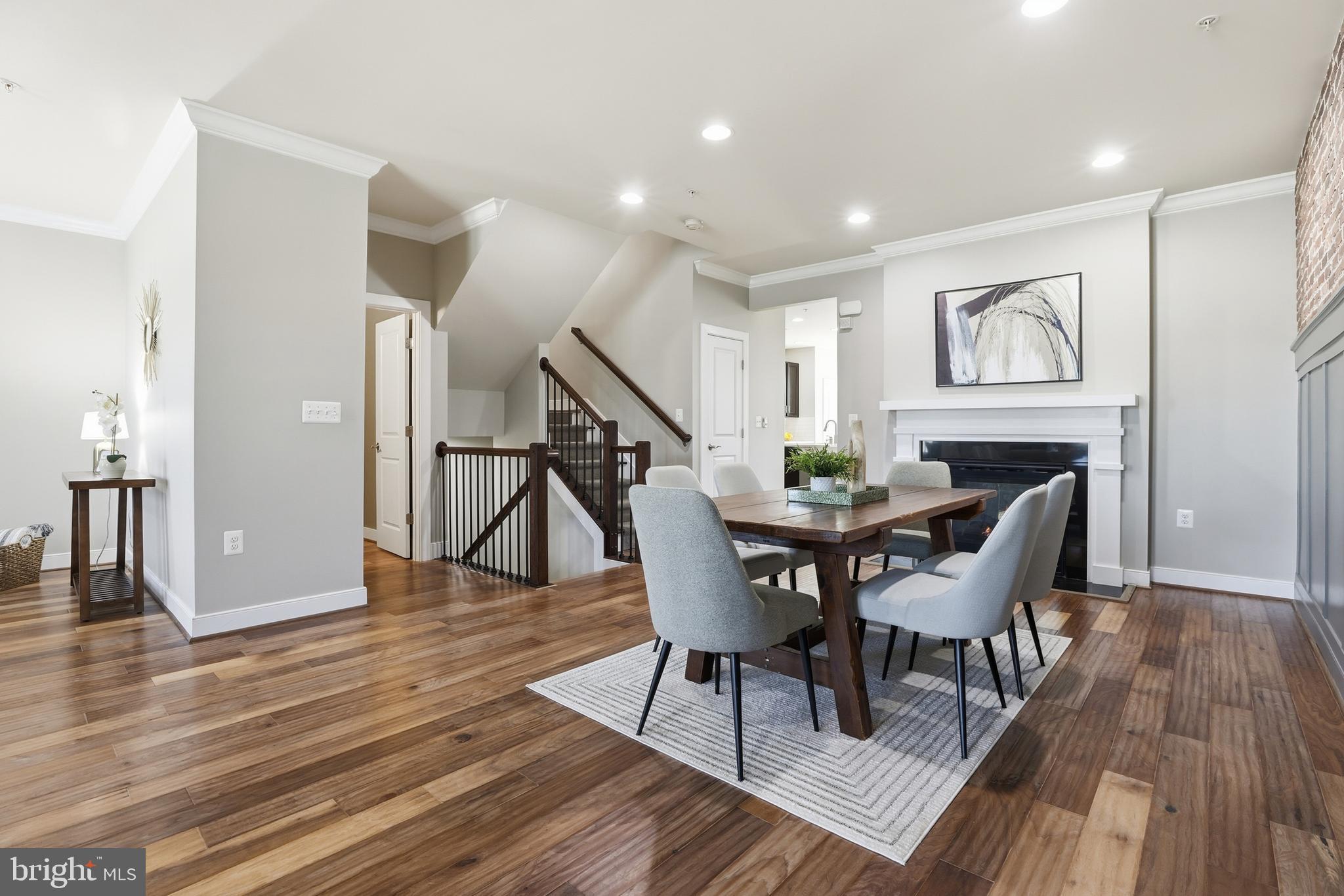 2307 RICHMOND HIGHWAY 102