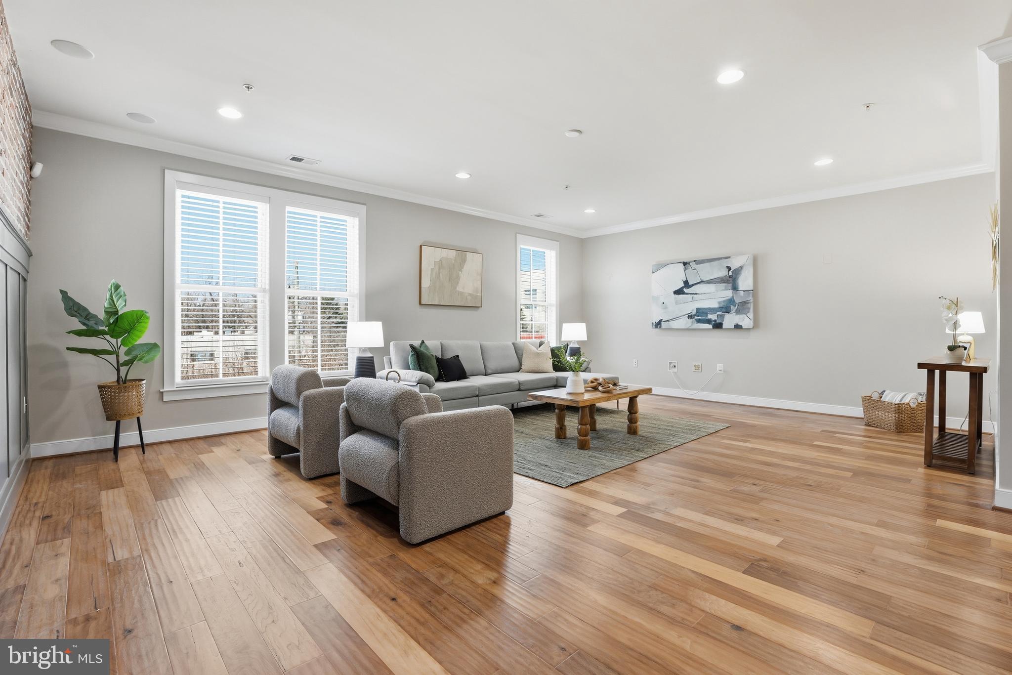 2307 RICHMOND HIGHWAY 102