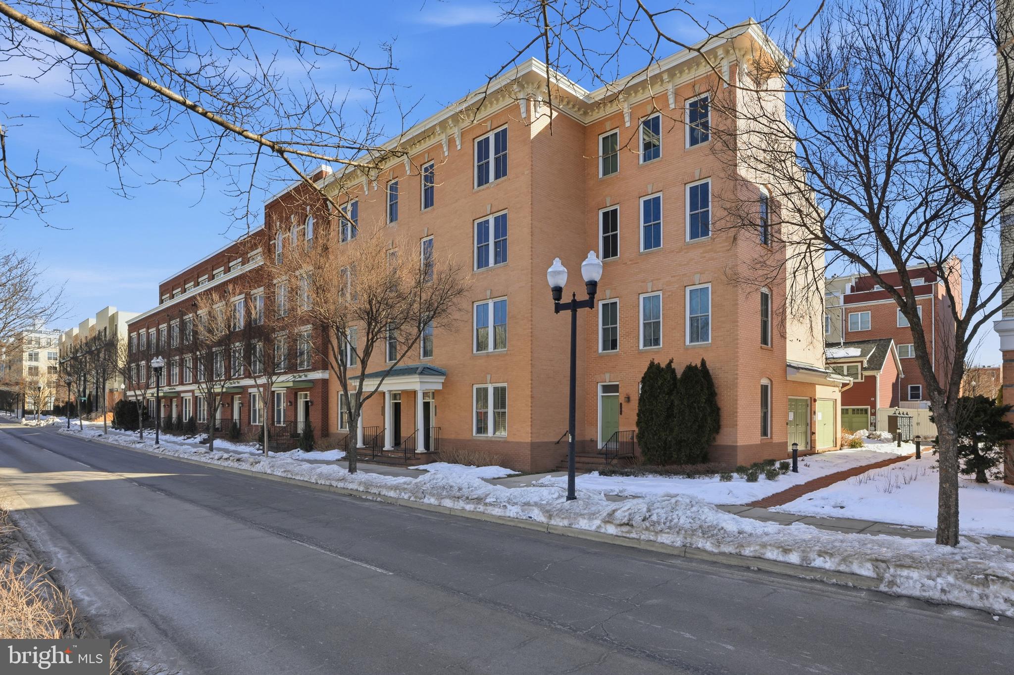 2307 RICHMOND HIGHWAY 102