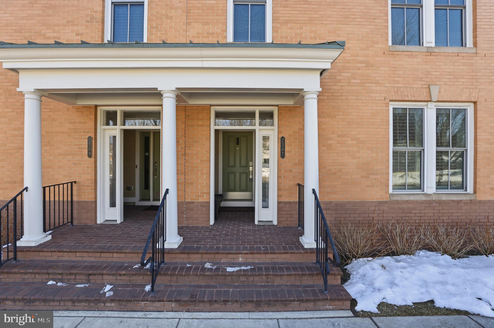 2307 RICHMOND HIGHWAY 102