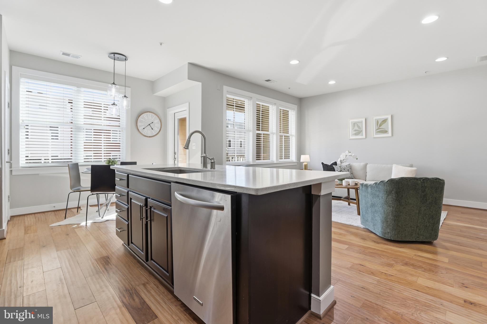 2307 RICHMOND HIGHWAY 102