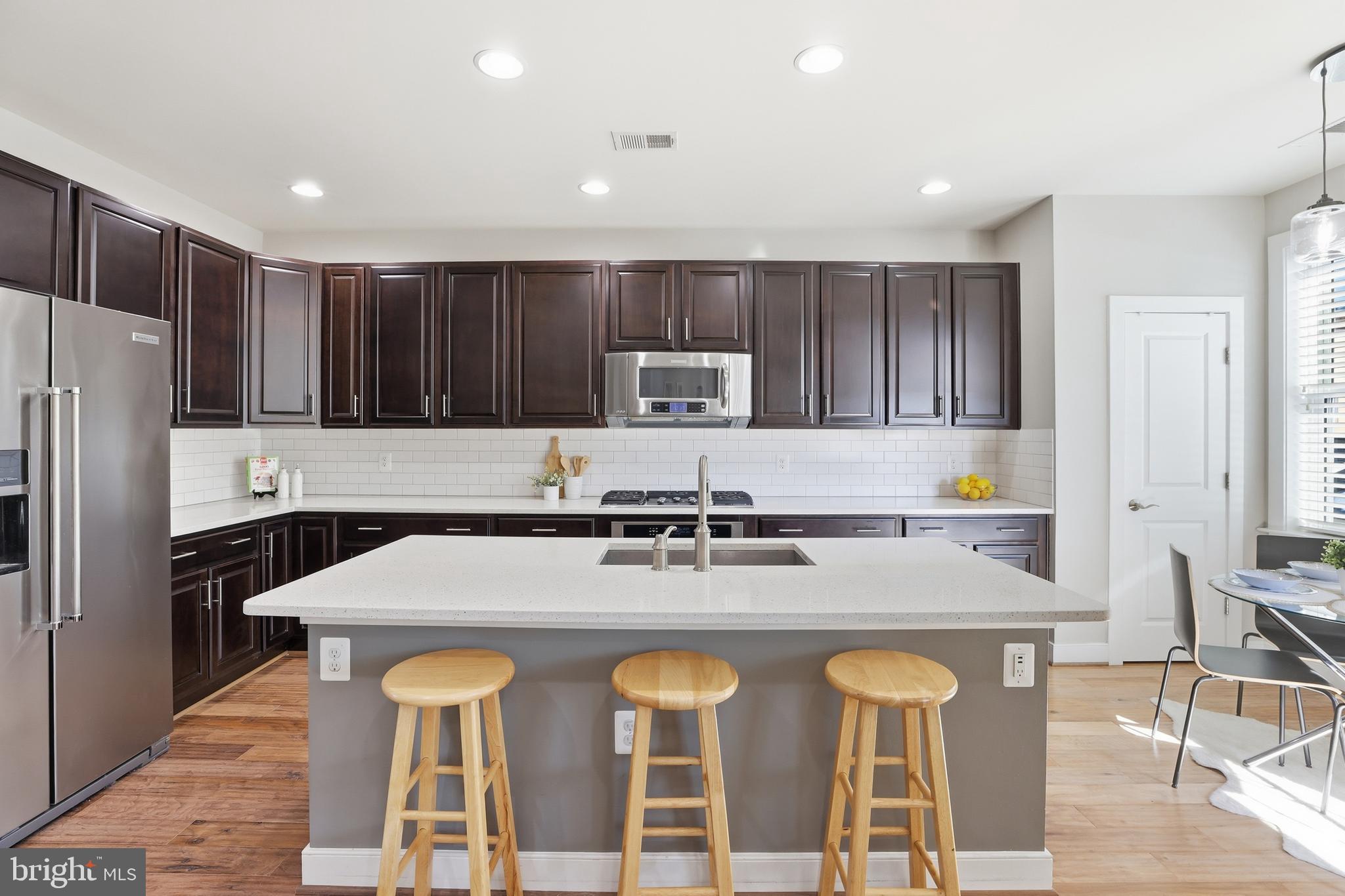 2307 RICHMOND HIGHWAY 102