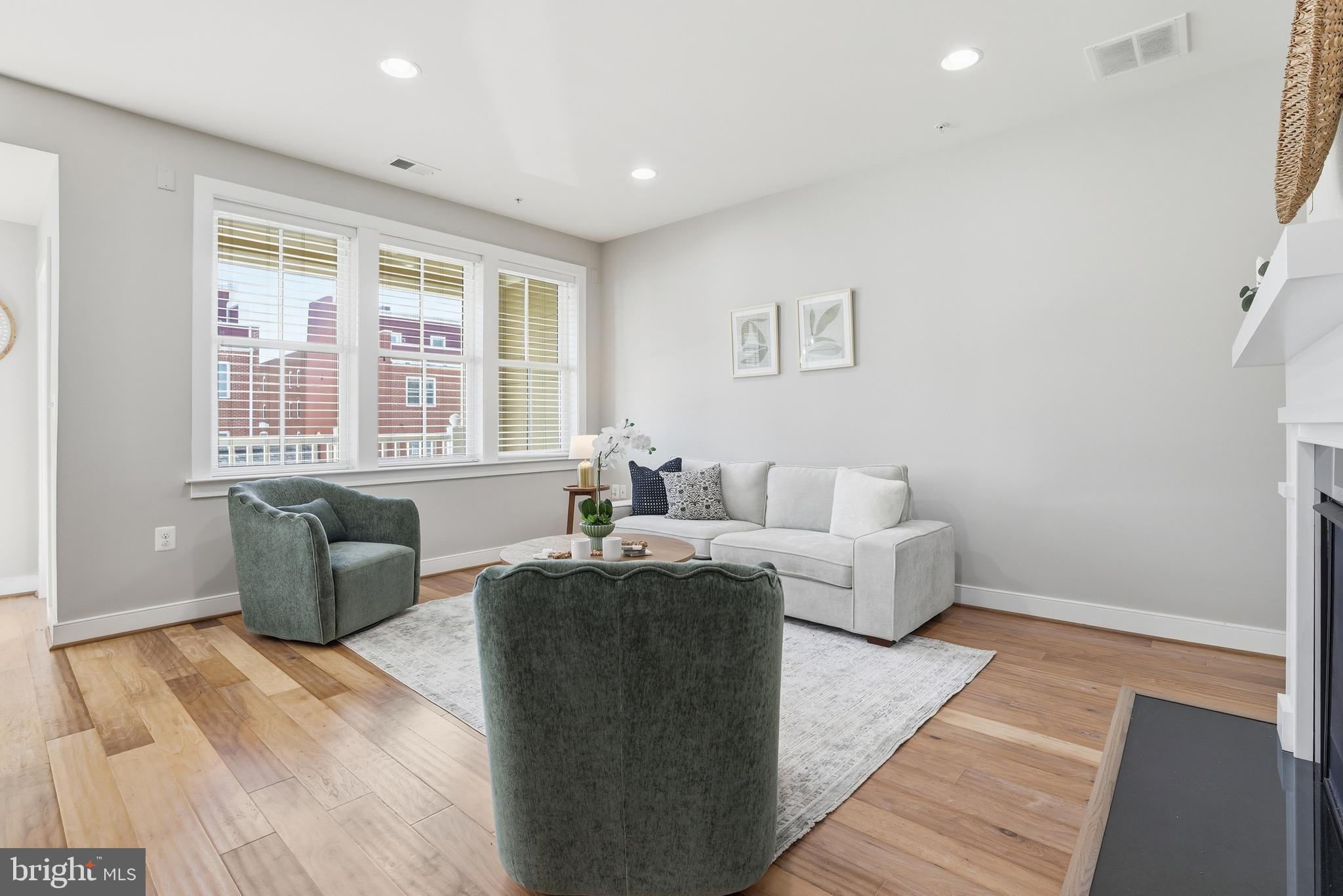 2307 RICHMOND HIGHWAY 102