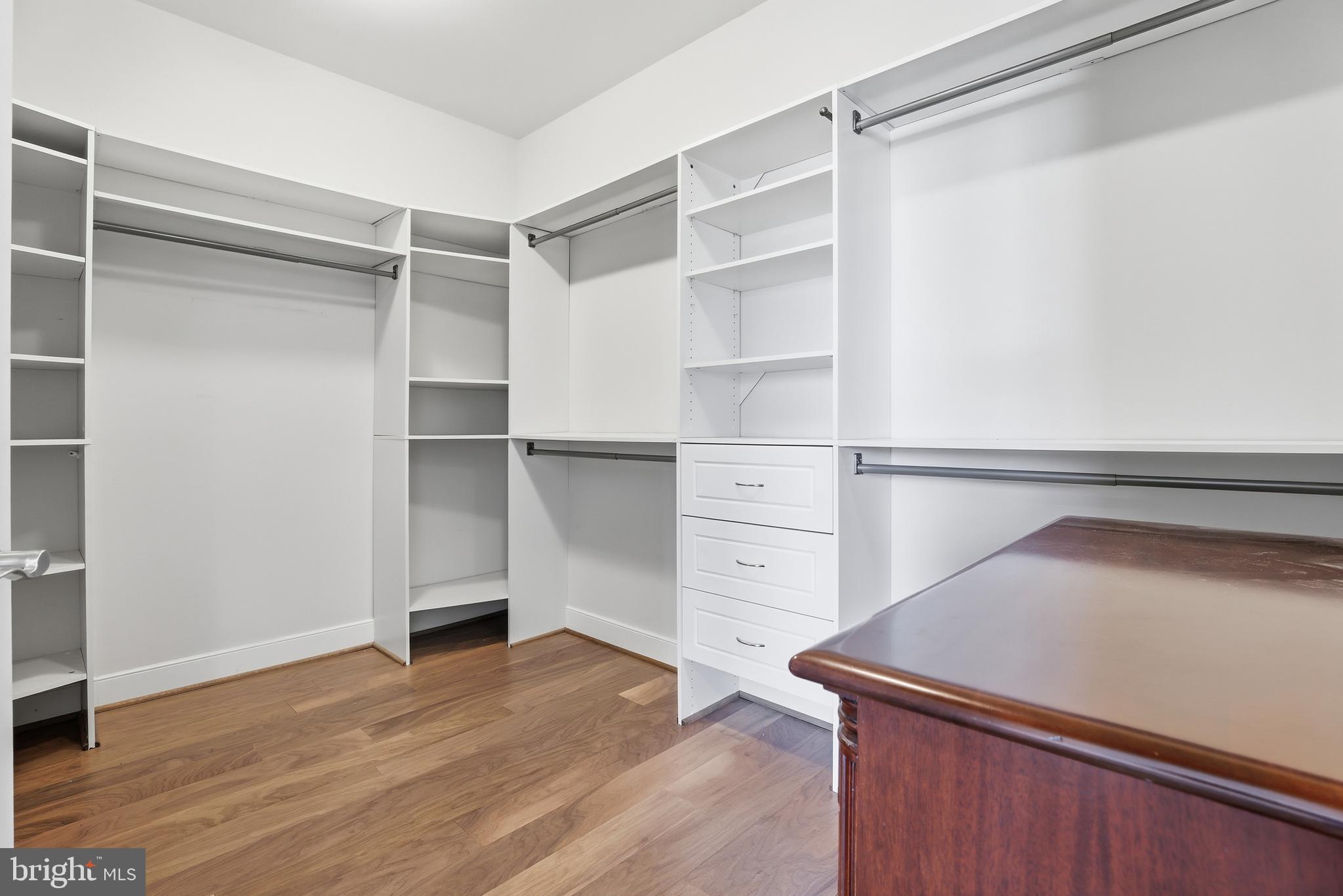 2307 RICHMOND HIGHWAY 102