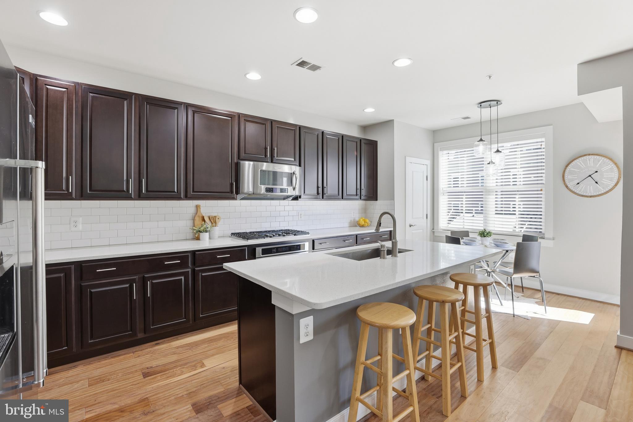 2307 RICHMOND HIGHWAY 102