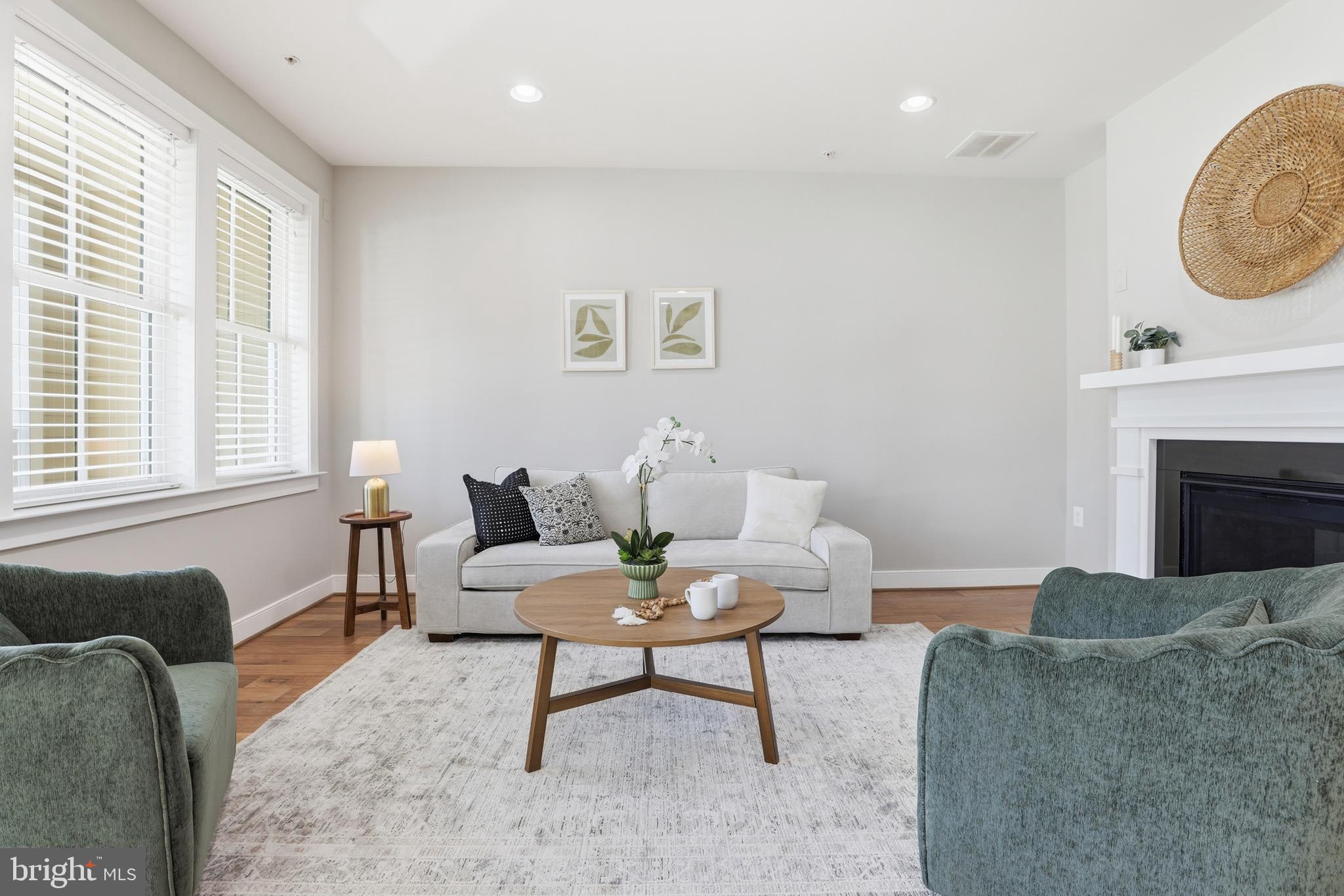 2307 RICHMOND HIGHWAY 102