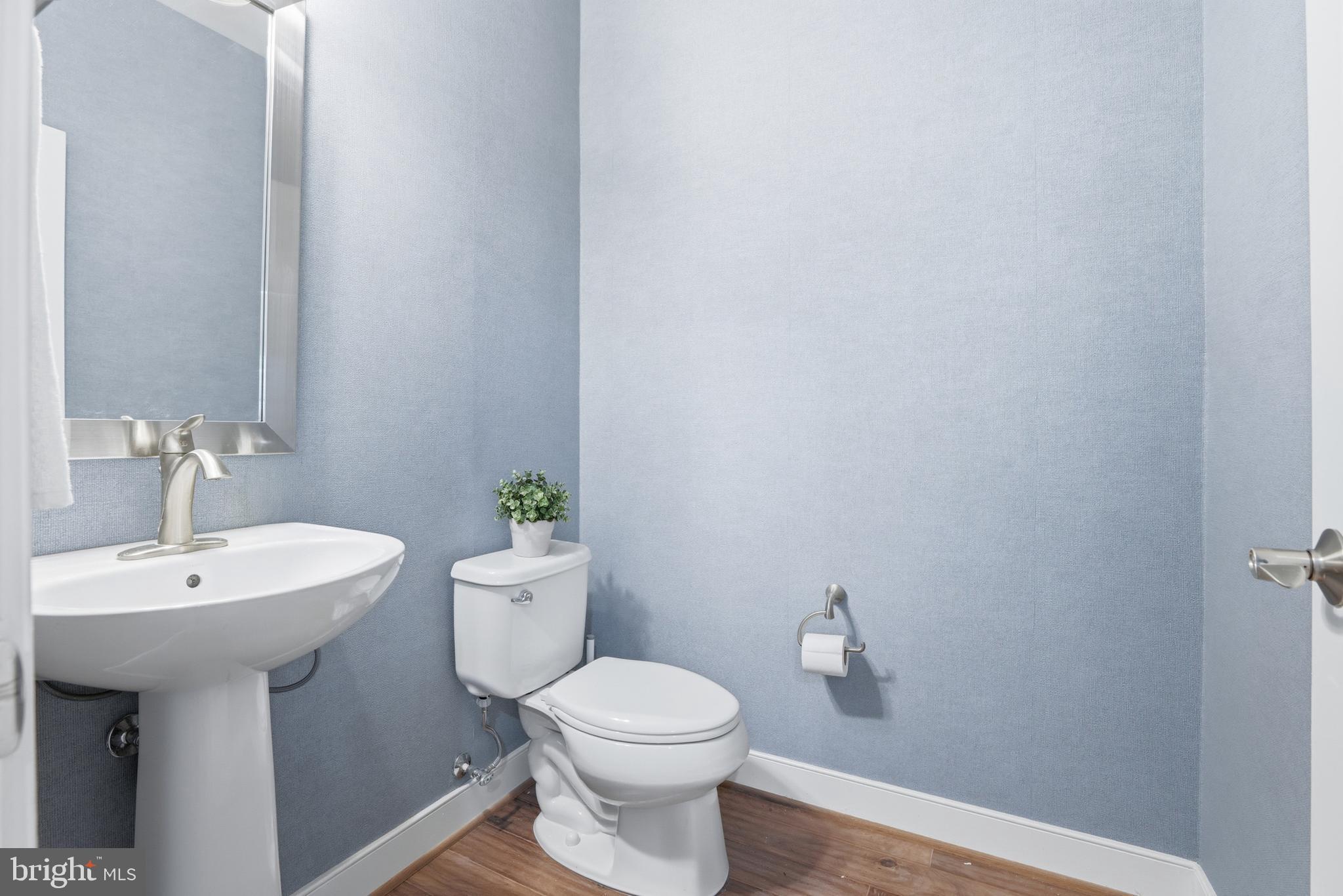 2307 RICHMOND HIGHWAY 102