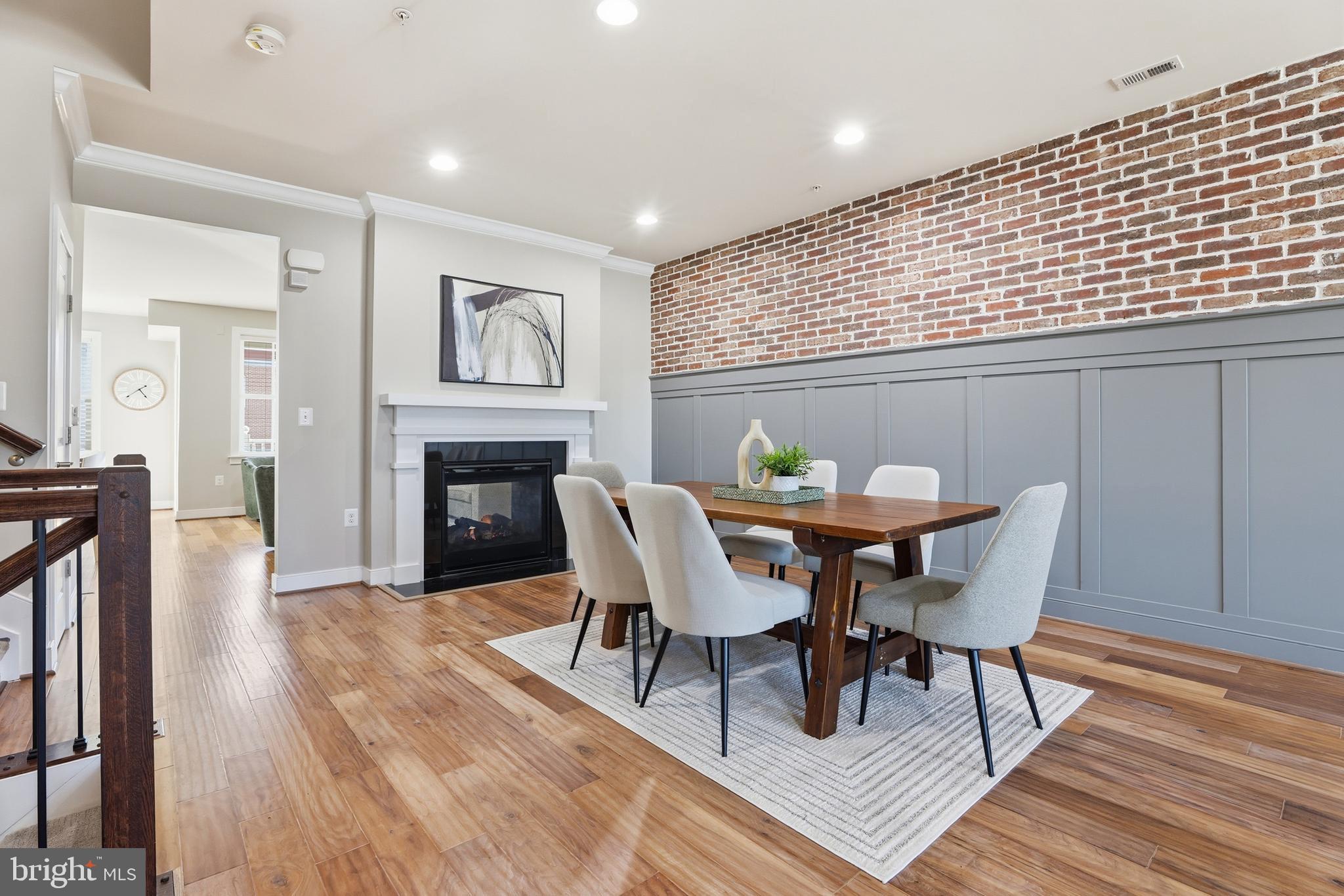 2307 RICHMOND HIGHWAY 102