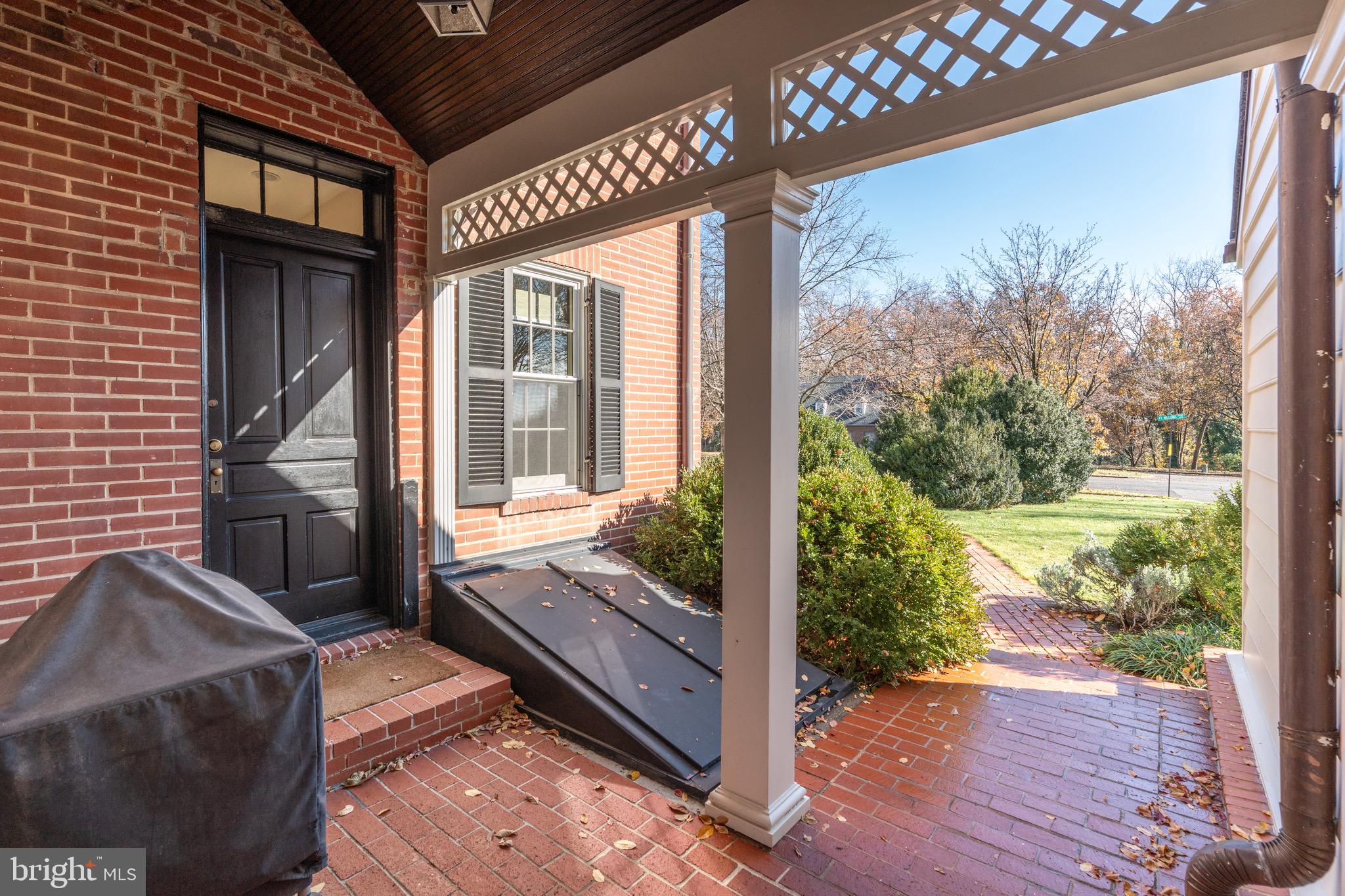 616 FORT WILLIAMS PARKWAY