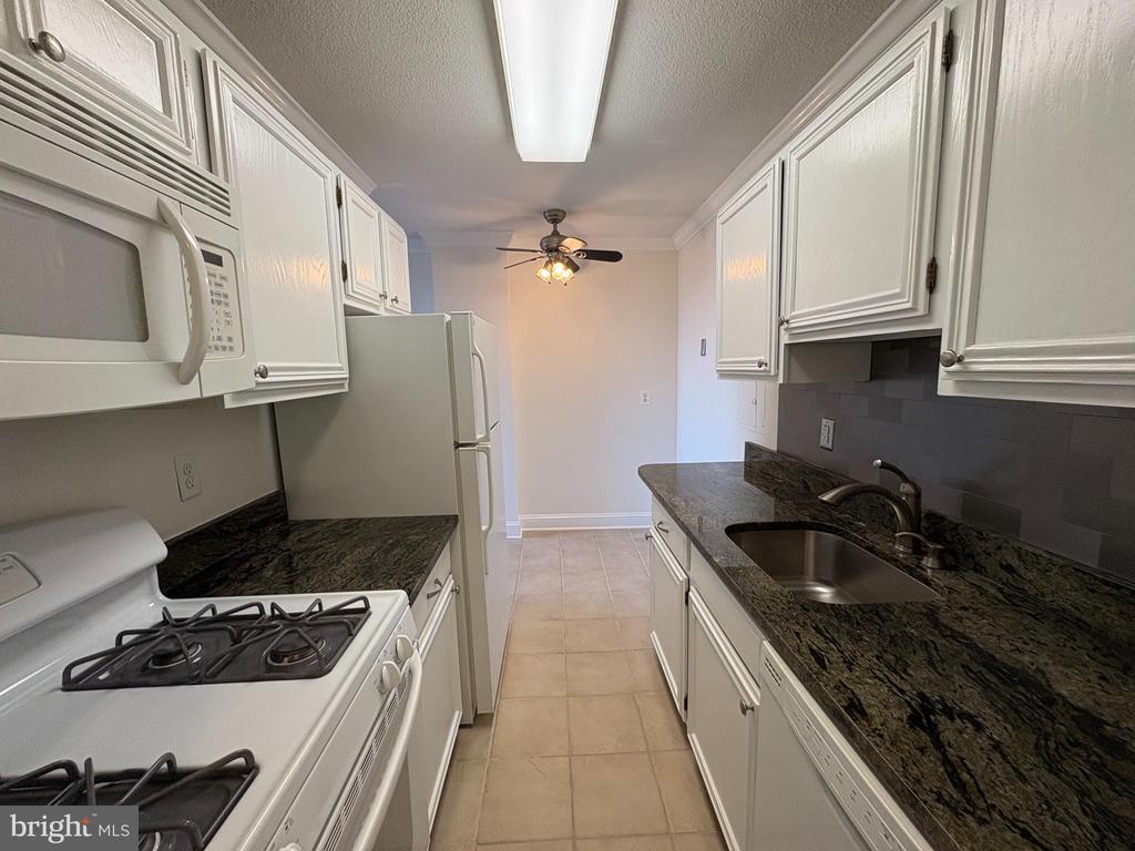 501 SLATERS LANE 413