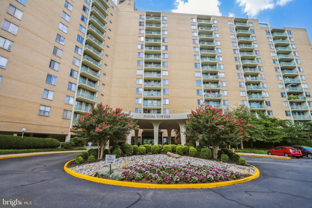 501 SLATERS LANE 413