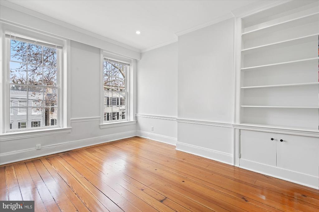 524 QUEEN STREET