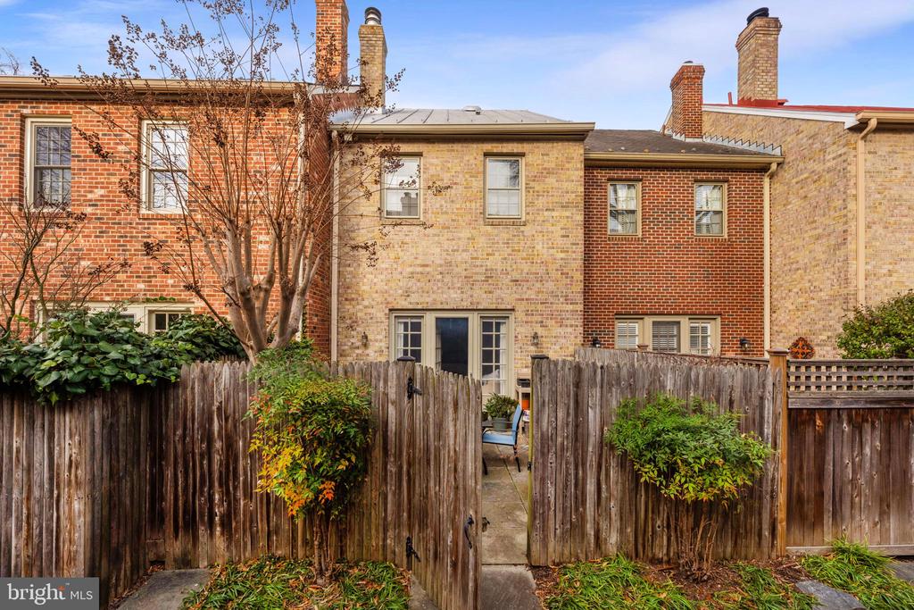 403 N FAIRFAX STREET
