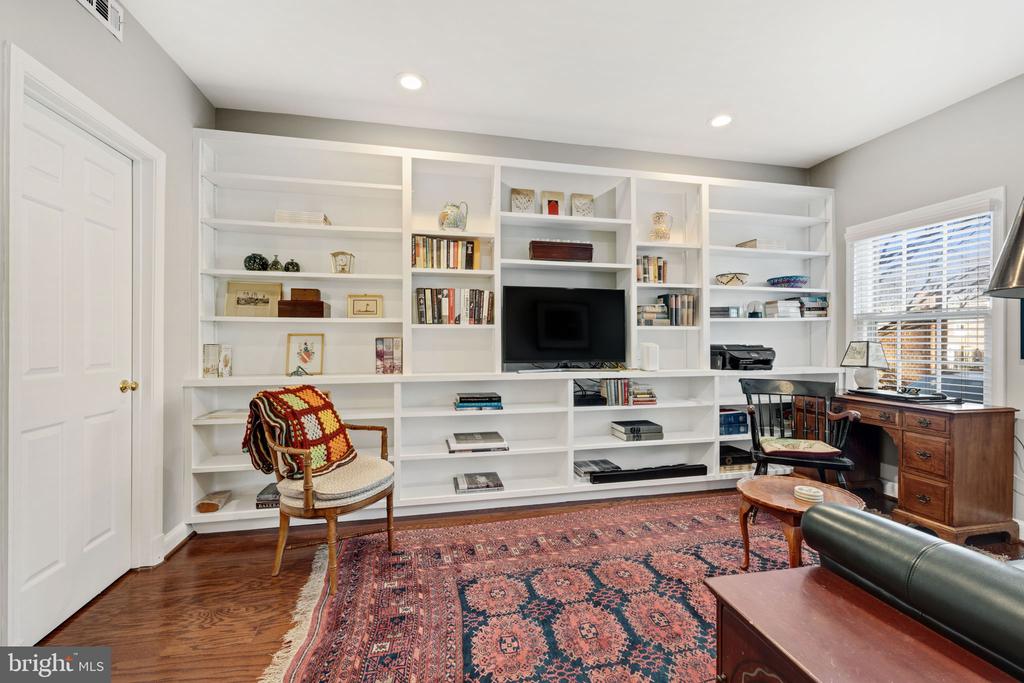 403 N FAIRFAX STREET