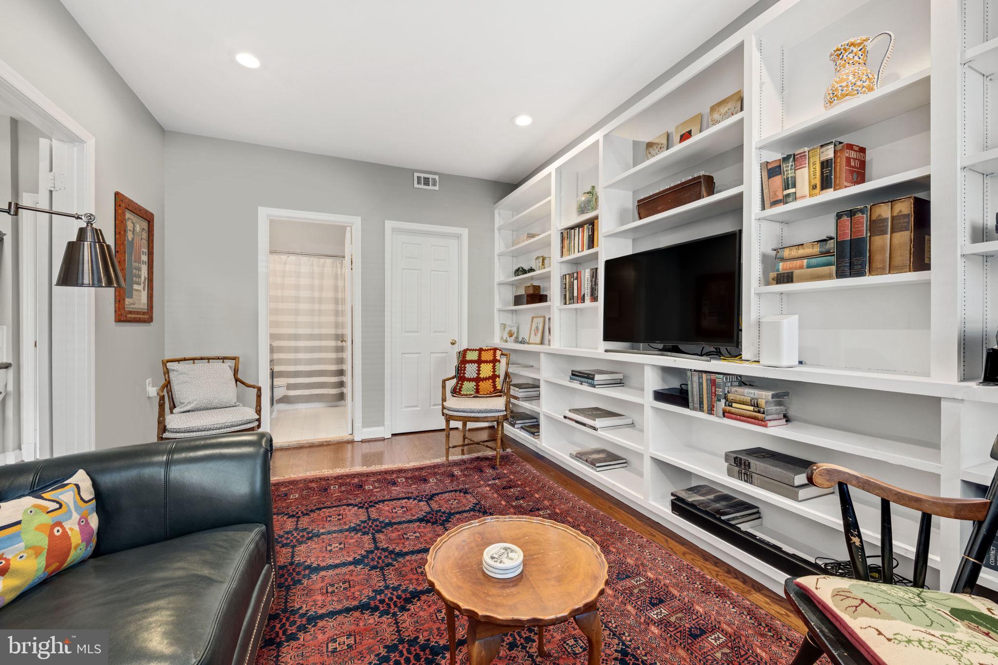 403 N FAIRFAX STREET