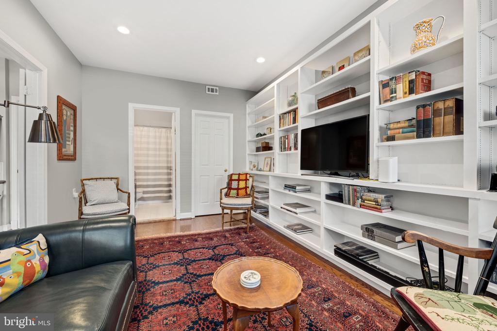 403 N FAIRFAX STREET