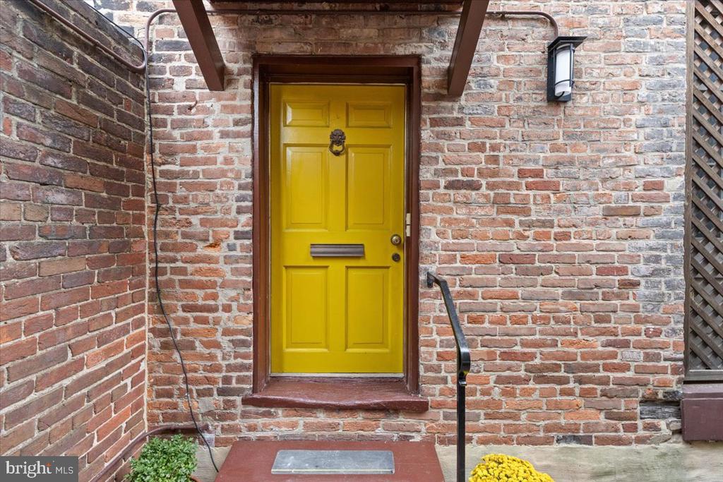 113 N FAIRFAX STREET
