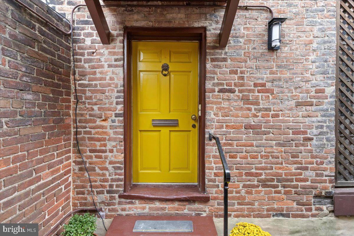 113 N FAIRFAX STREET