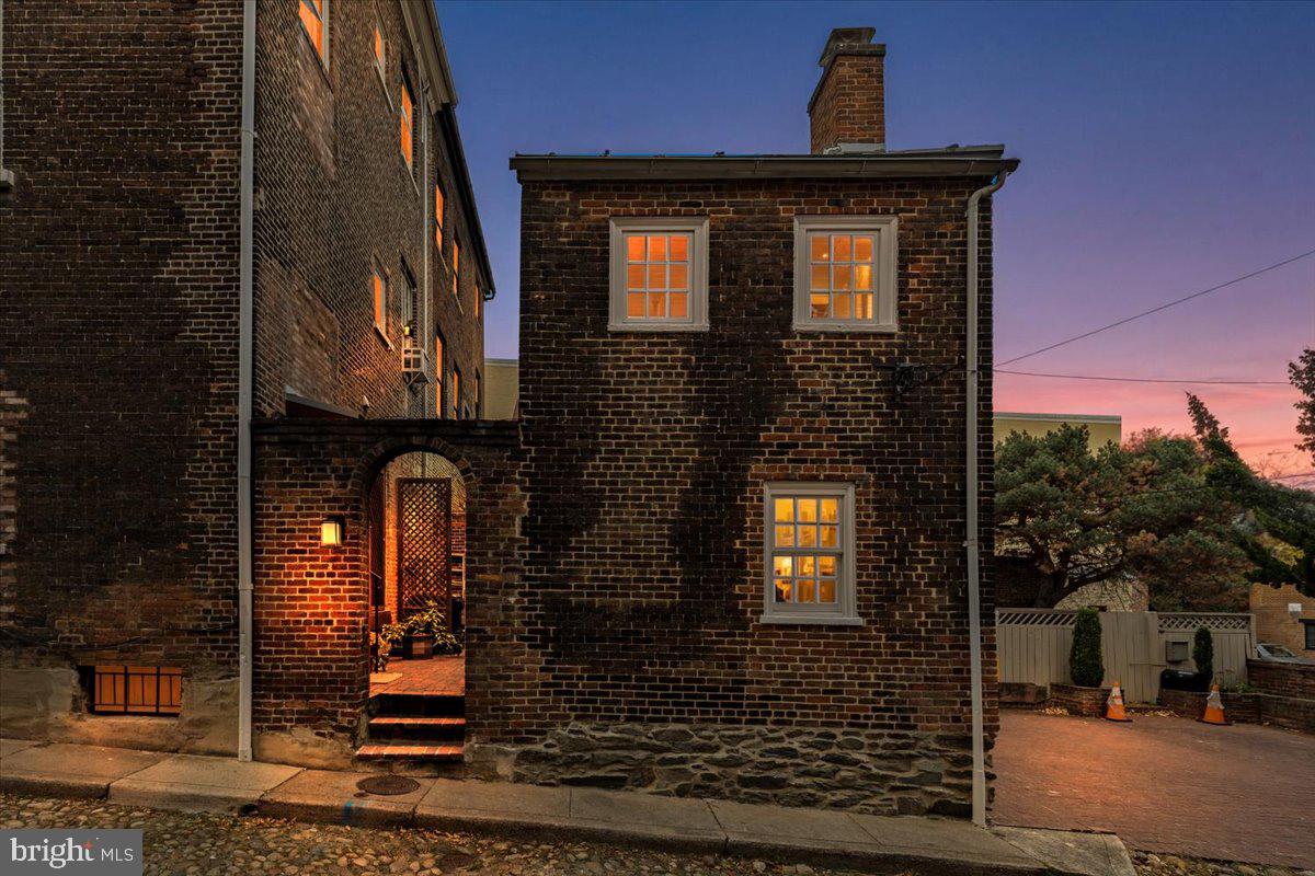 113 N FAIRFAX STREET