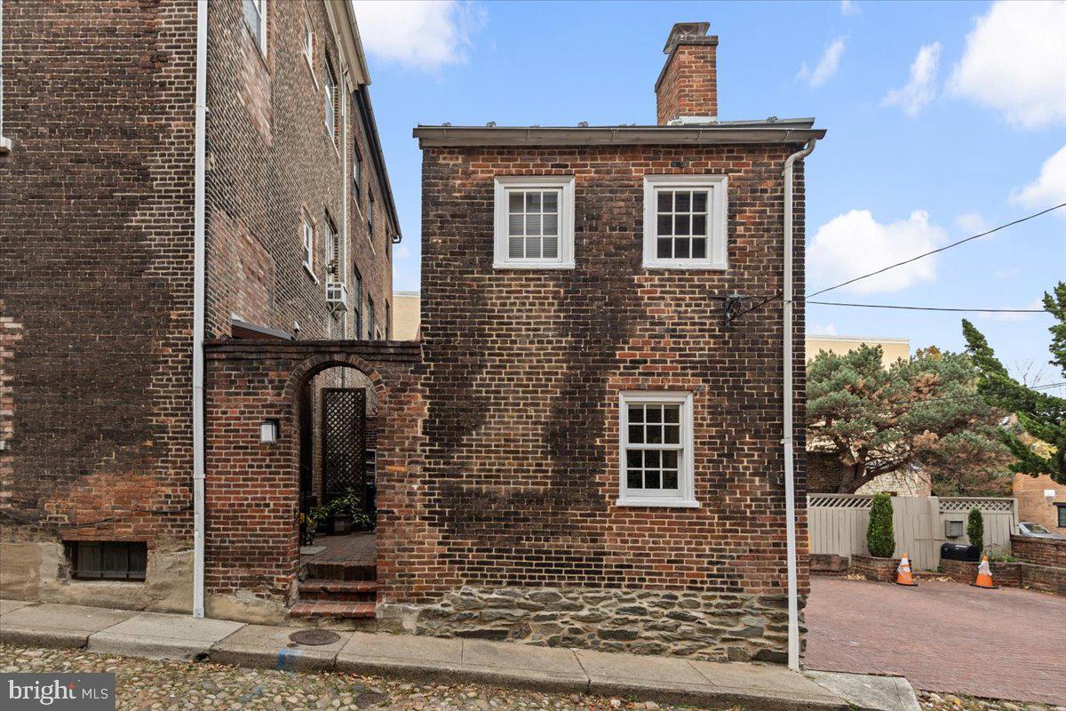 113 N FAIRFAX STREET