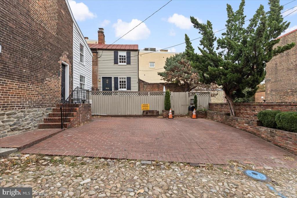113 N FAIRFAX STREET