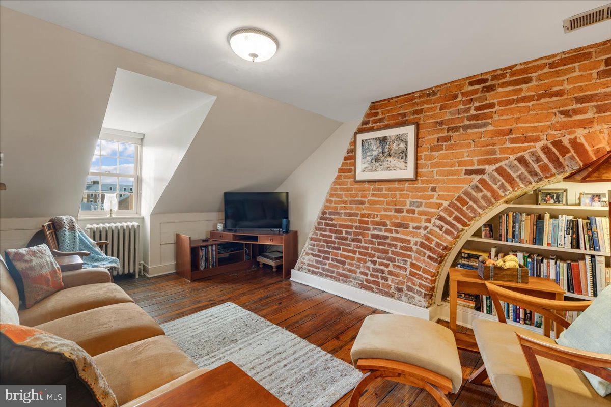 113 N FAIRFAX STREET