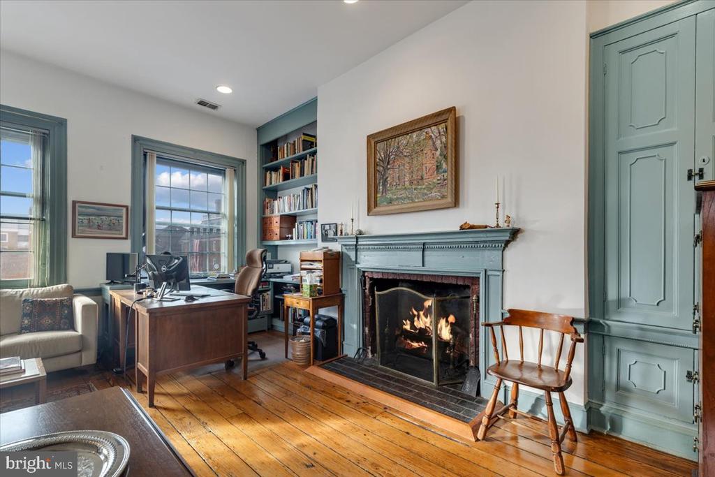 113 N FAIRFAX STREET